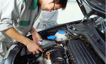 五千还是一万？汽车的保养周期是多久？老司机：厂家早就告诉你了