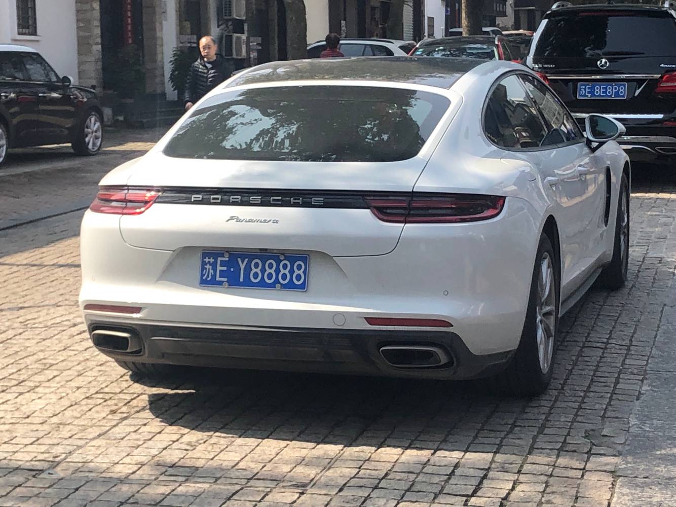实拍张家港牛牌保时捷panamera车牌8888