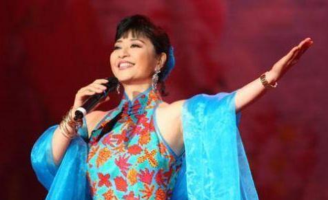 她农村出身,二婚法国贵族苦等十年,誓不改国籍