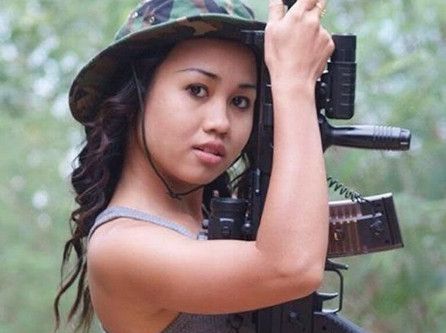 菲律宾的女兵,每天发根香蕉不是用来吃的,你知道什么用途吗?