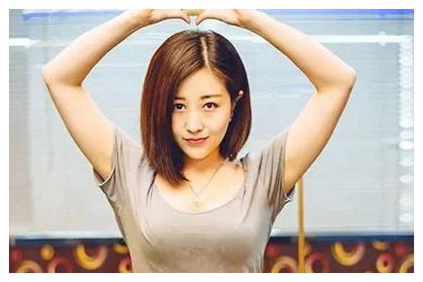 台球界不光是“九球天后”，还有一位美女裁判，颜值不输潘晓婷