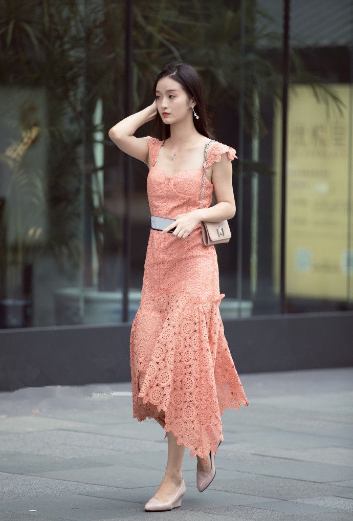 街拍美女图集,已经hold不住了臂美女模图片