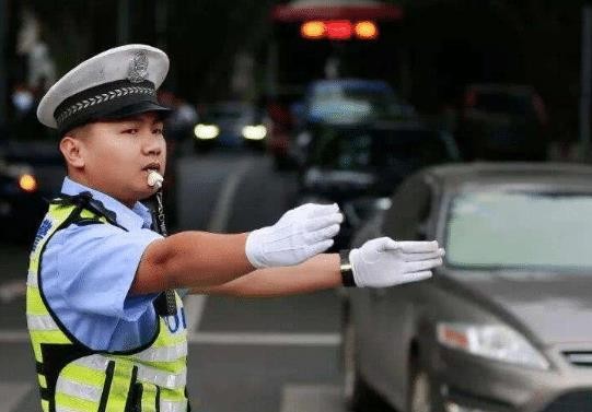 老交警忠告：倘若你不是土豪的话，“车险”买这3种就可以了！