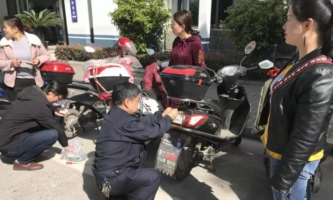 为什么电动车车牌分4种颜色？交警：检查更加方便