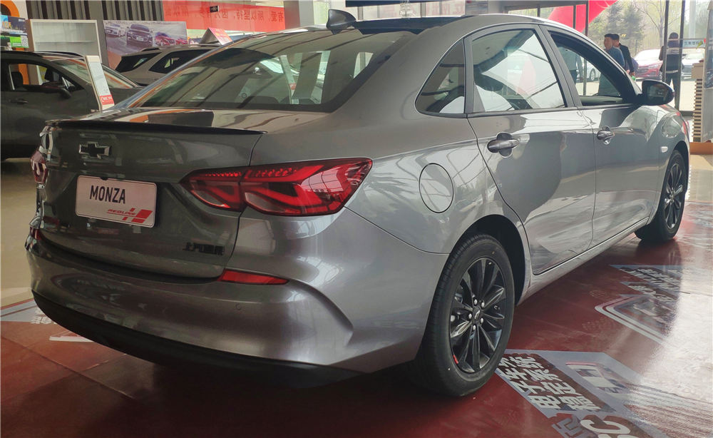 雪佛兰科鲁泽到店实拍