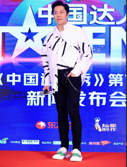 《中国达人秀》第六季“高能”回归:“黄金按钮”护航个性达人 四大梦想观察员默契“成团”