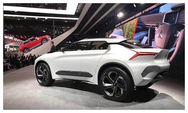 三菱概念车亮相北京车展，由三台电动机驱动四个车轮