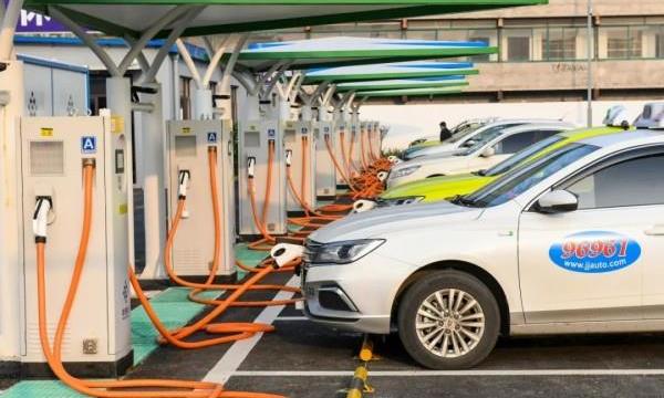 有解！上海正研究对策，解决电动出租车充电难问题