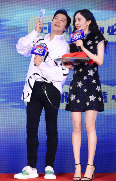 《中国达人秀》第六季“高能”回归:“黄金按钮”护航个性达人 四大梦想观察员默契“成团”