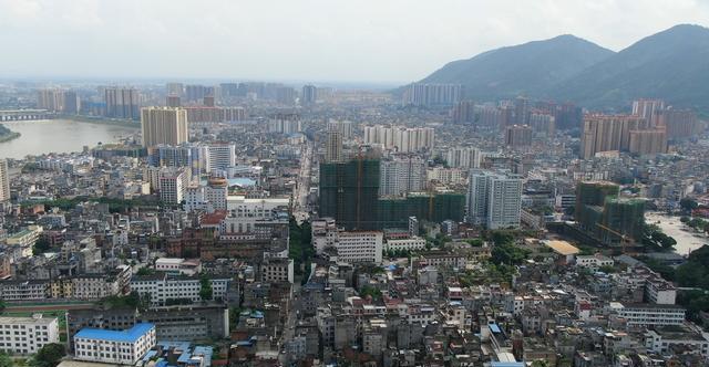 1996年10月,桂平市改由贵港市代管.
