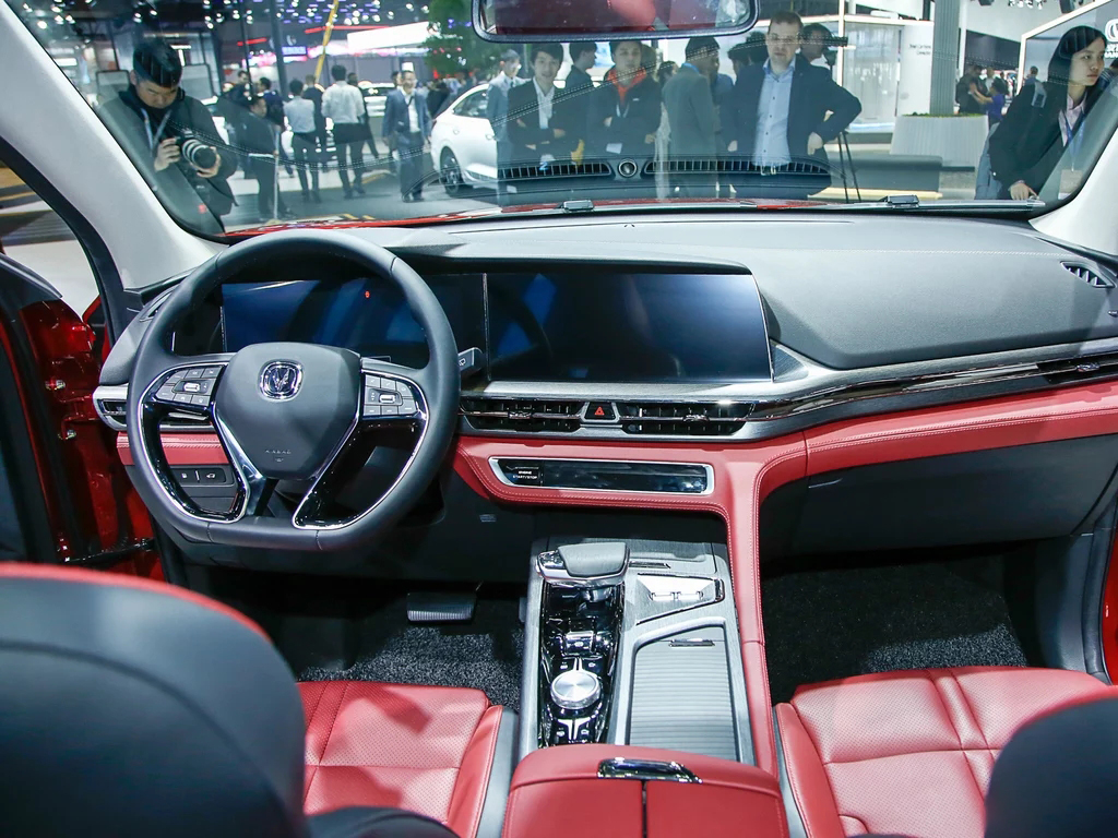 ����CS75PLUS�������У�����2.0T+����8AT��Ŀ����������H6