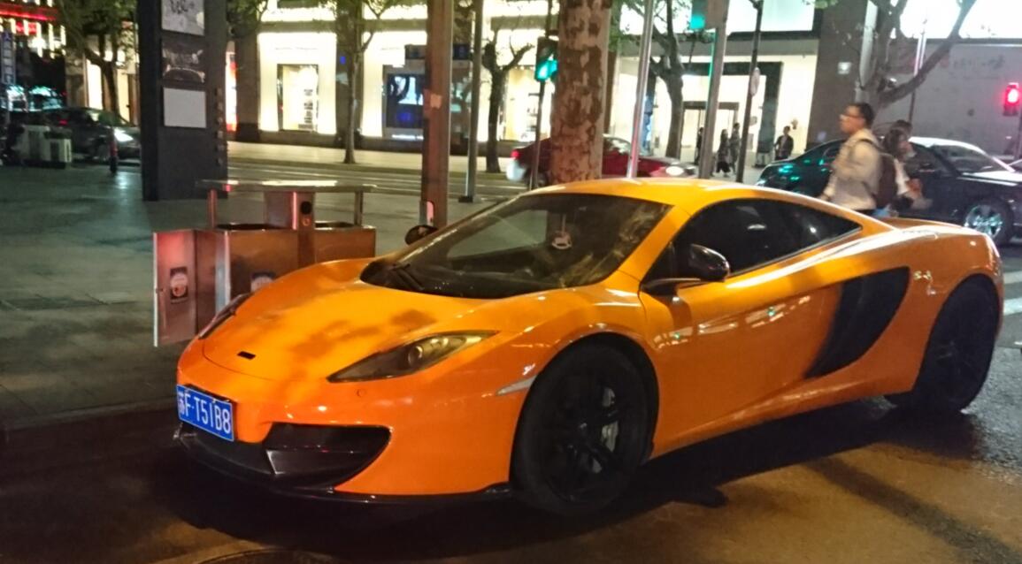 网友实拍南通新上牌迈凯伦跑车，回头率100%！