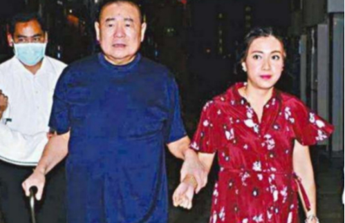 她仅20几岁就进豪门,甘愿做富豪“生育机器”,忍15年得到547亿