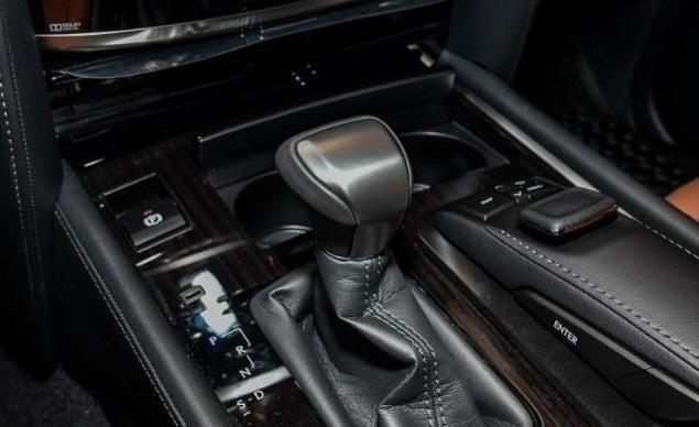 雷克萨斯大型SUV,轴距2米85配V8引擎