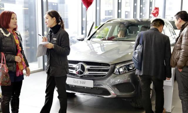 一年跑不了一万公里的，基本上都是生活条件一般，买车是为了装？