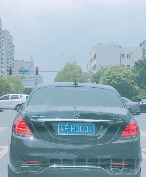 南通如皋街头实拍奔驰S63L AMG，车牌