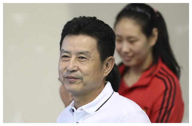 中国女排名帅陈忠和，二婚再娶女排姑娘，如今过得非常幸福