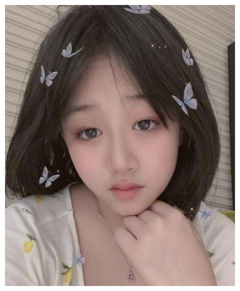 吴启华12岁女儿近照曝光 亭亭玉立继承了父母的高颜值