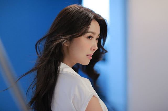 38岁薛凯琪最新写真曝光 性感迷人甜美如初