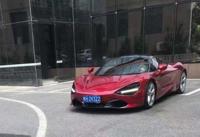 安徽安庆市街头实拍迈凯伦跑车，在小城市算非常拉风了！