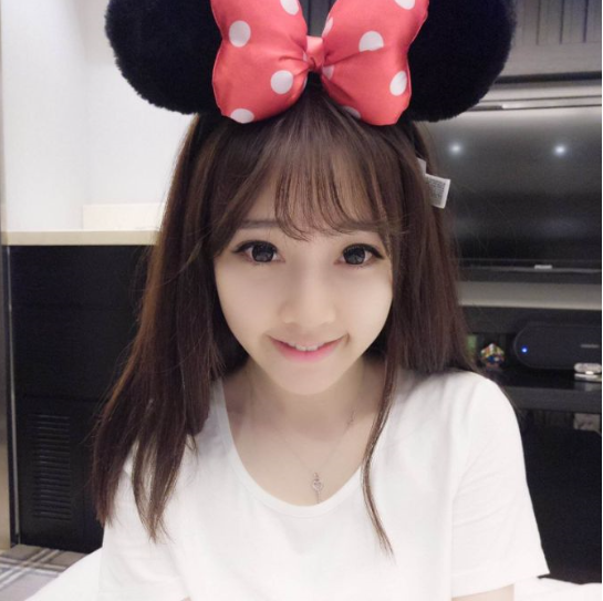 蒙面唱将冯提莫化身彩虹妹妹,一首《有一点动