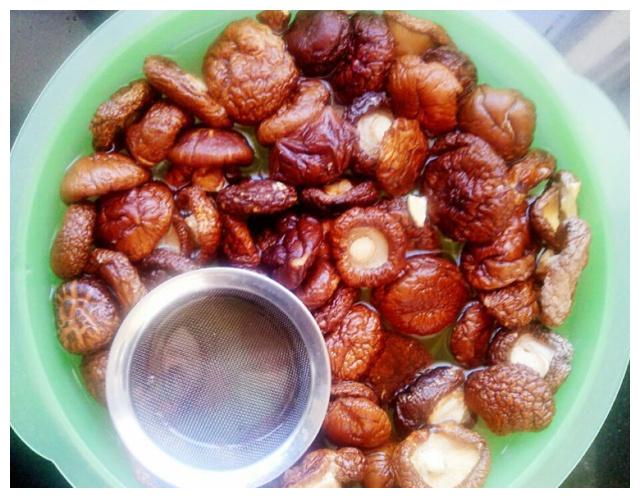 别再买牛肉酱了,在家自己做,肉足量大零添加,味道不输老干妈