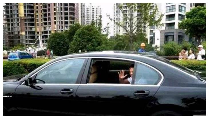 四通老总万_万狮京华大酒店老总