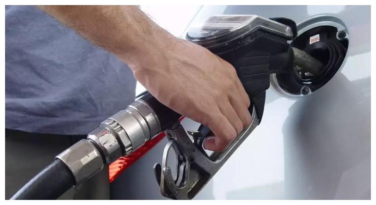 禁售终于还是来了，燃油车退出舞台已成定局，你的车还能开多久？