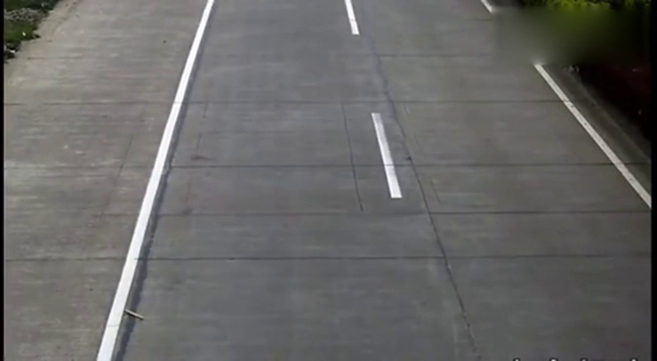 电动车和奥迪猛烈对撞, 这可能是他最后一次逆行！