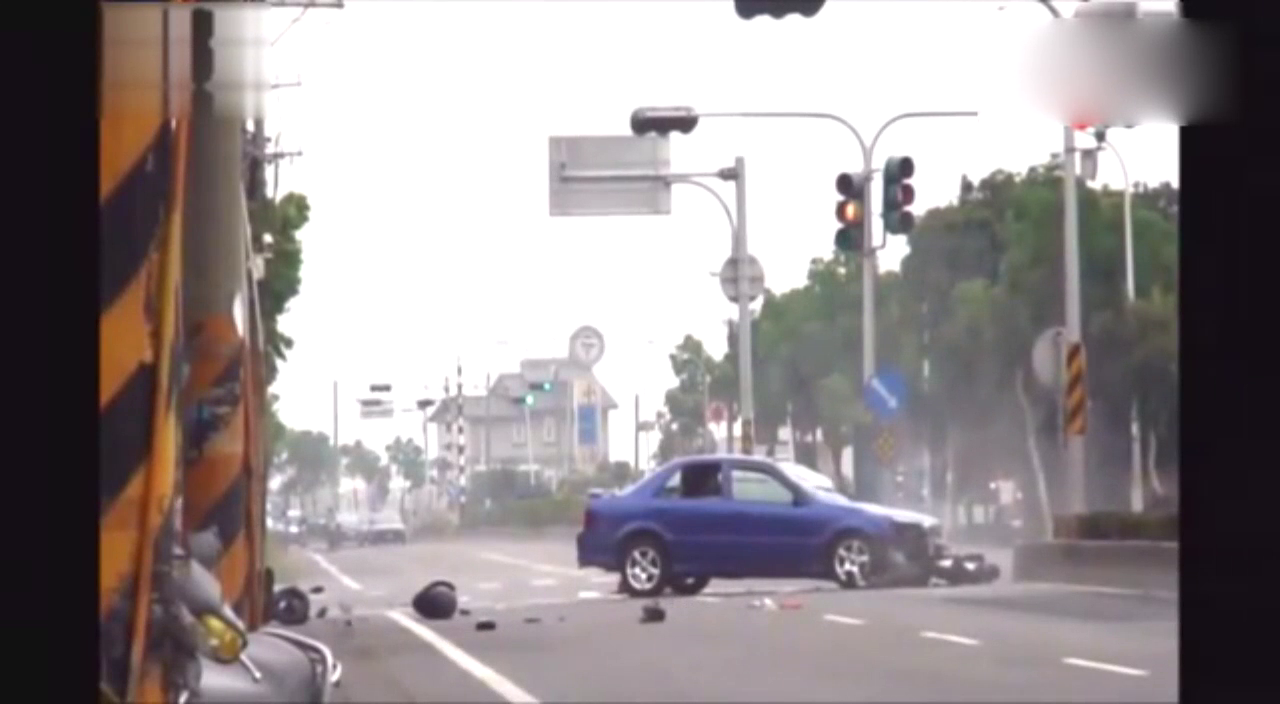 跑车飚到200迈司机飞了一百米终去天堂