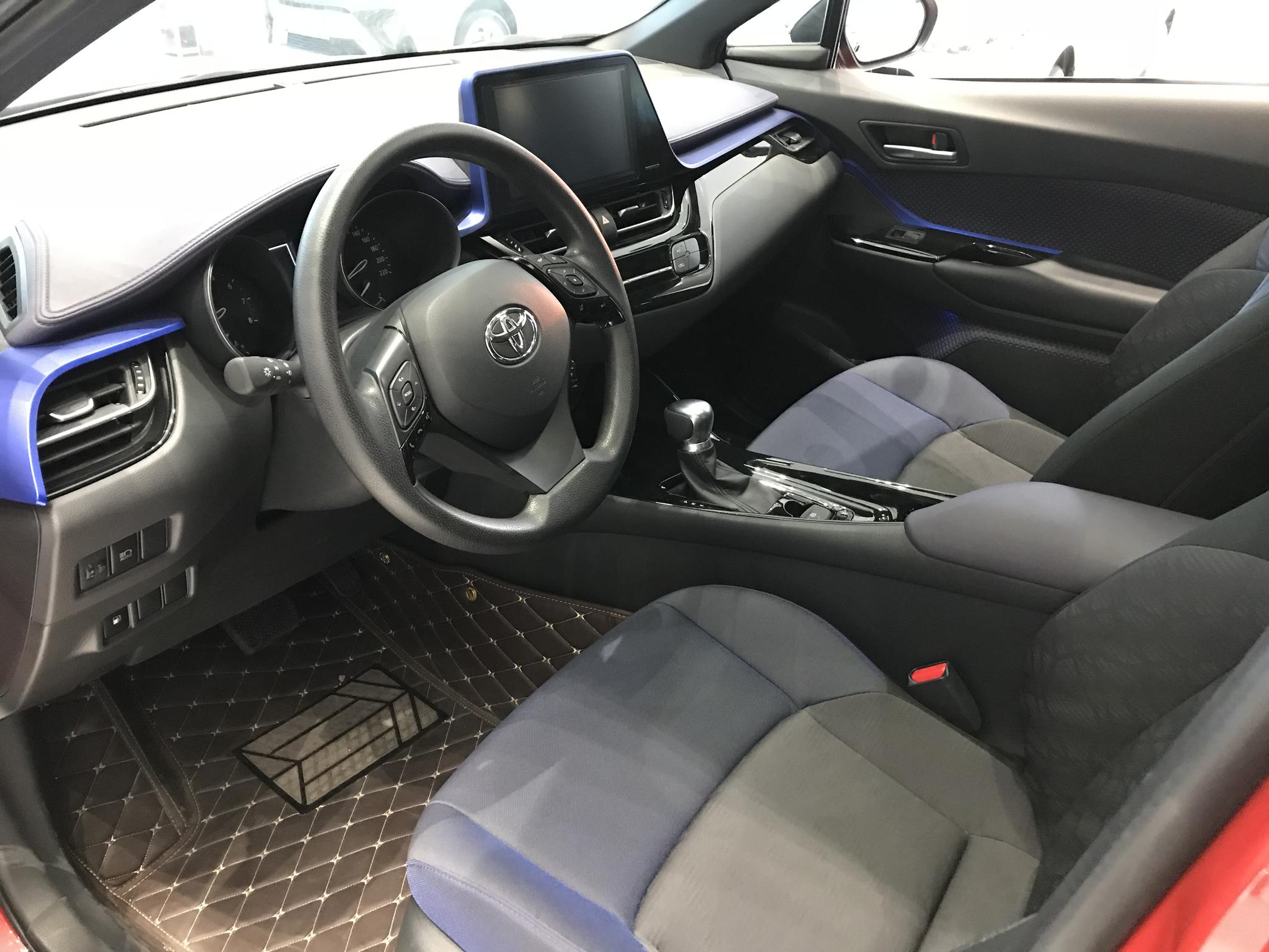 大路探店实拍:一汽丰田奕泽与广汽丰田CHR 到