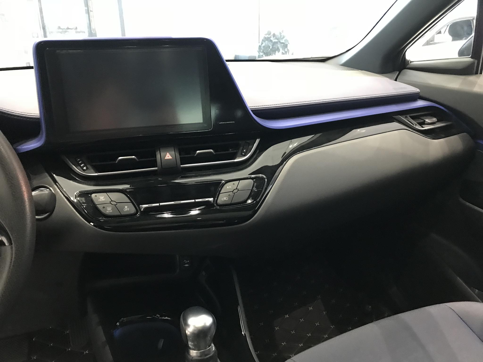 大路探店实拍:一汽丰田奕泽与广汽丰田CHR 到