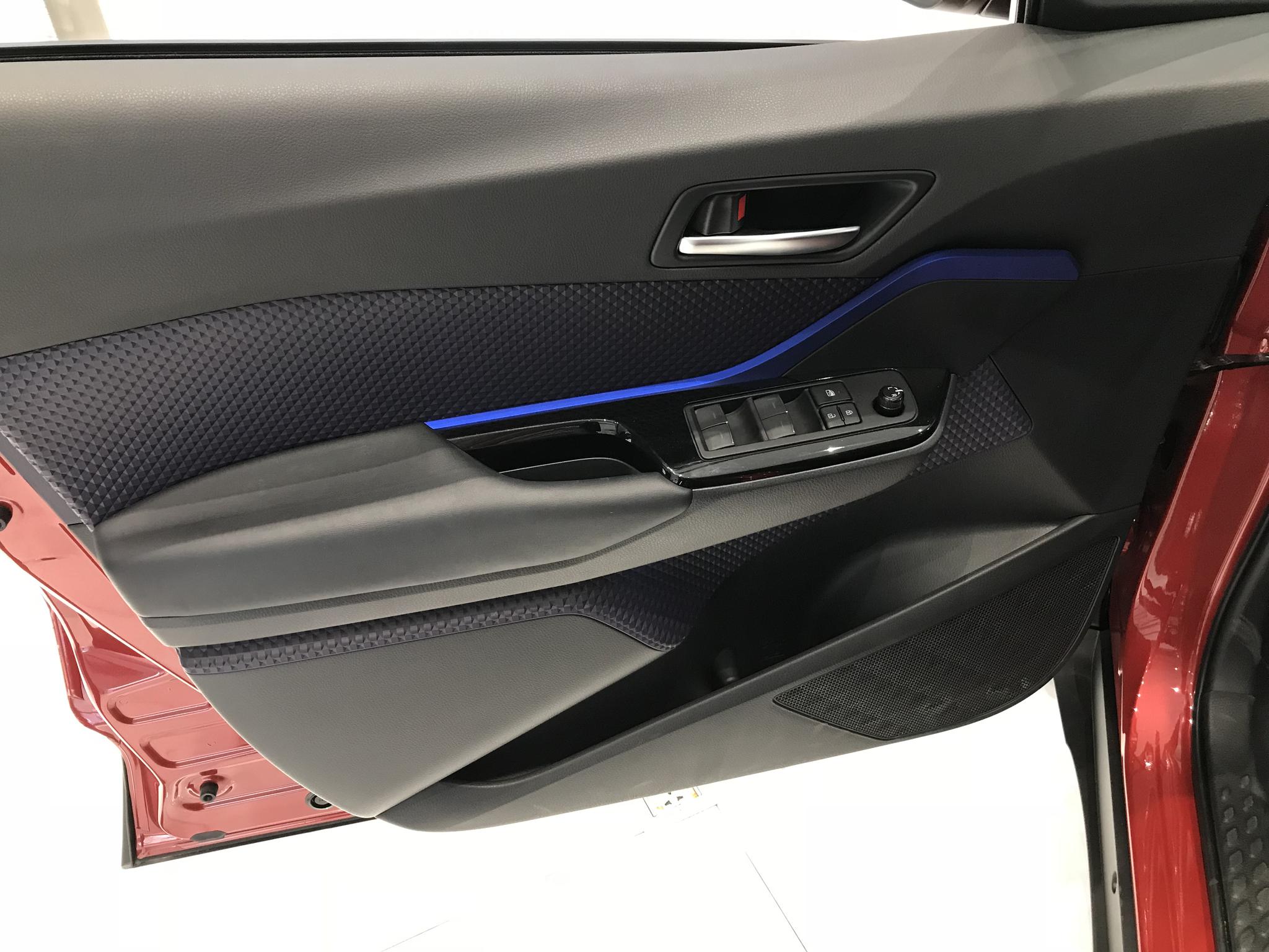 大路探店实拍:一汽丰田奕泽与广汽丰田CHR 到