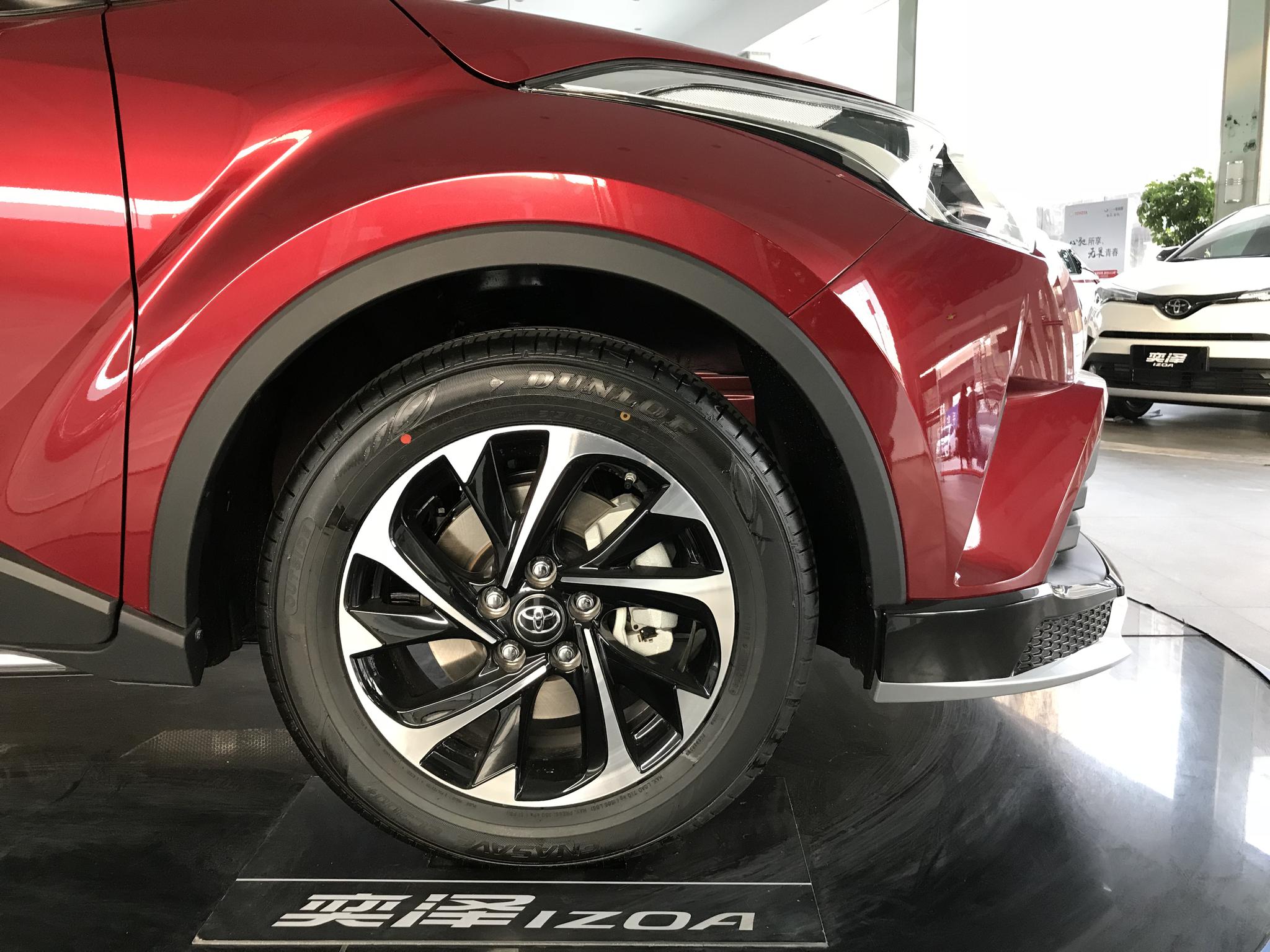 大路探店实拍:一汽丰田奕泽与广汽丰田CHR 到