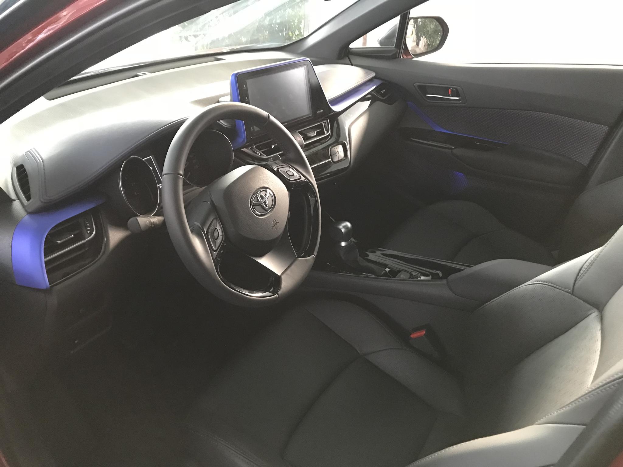 大路探店实拍:一汽丰田奕泽与广汽丰田CHR 到