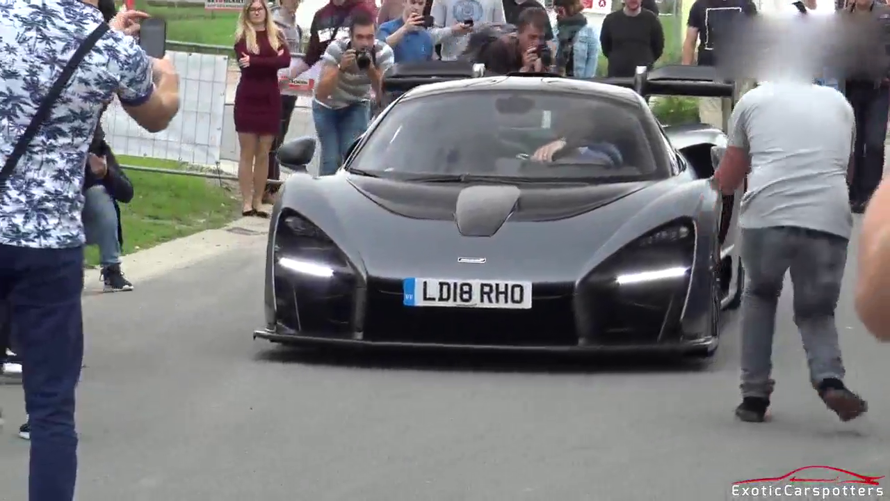 全新迈凯轮塞纳跑车，一上路就被路人包围了，不愧是豪车！