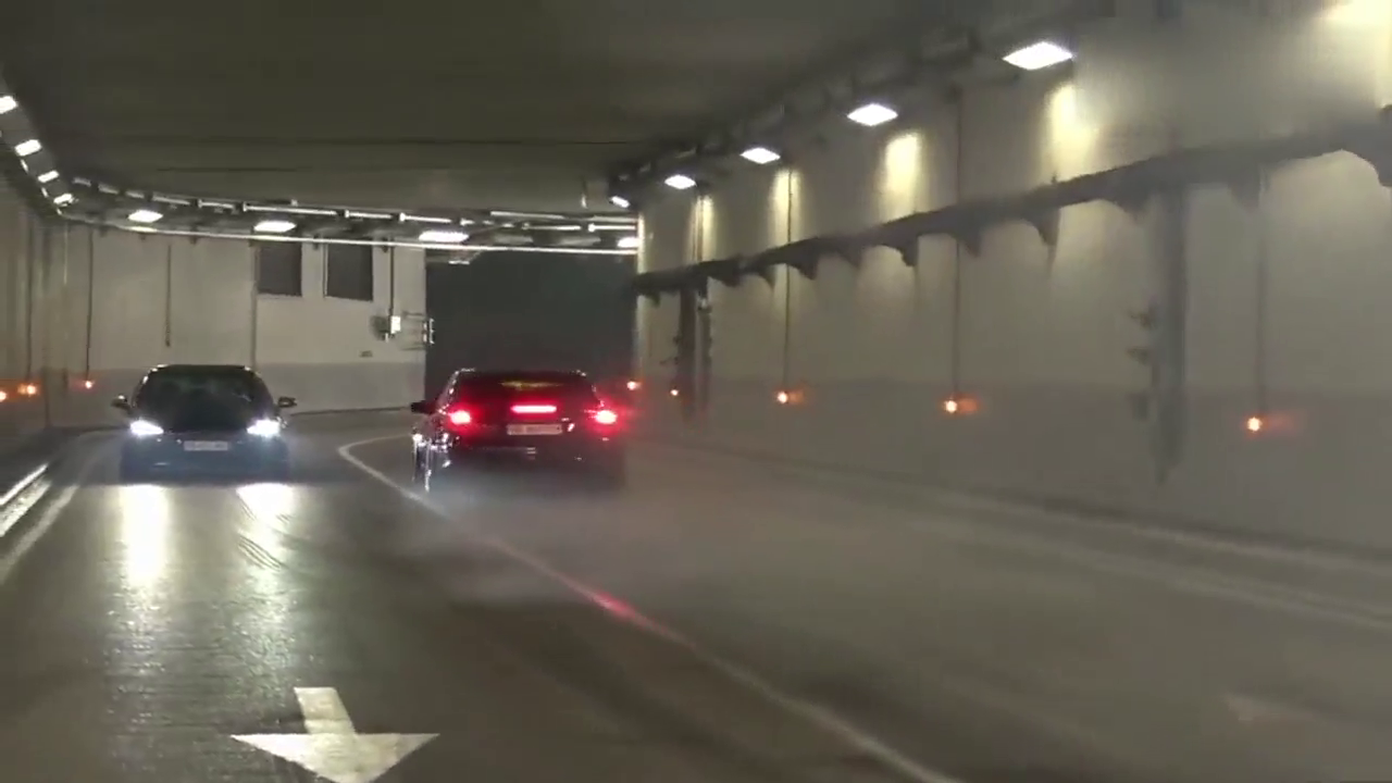 跑车聚集隧道炸街，没想到把交警炸来了！