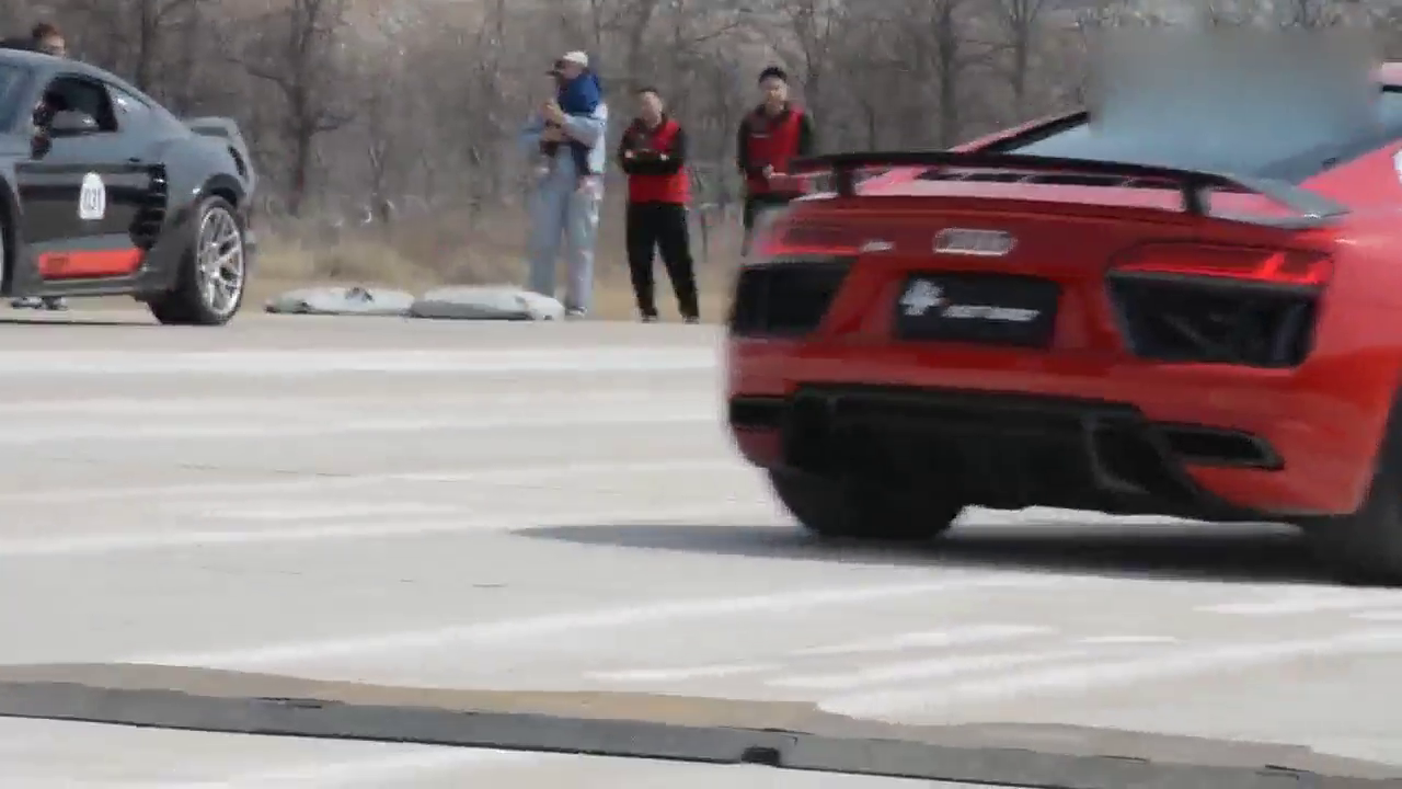 跑车们都不怕减速带的