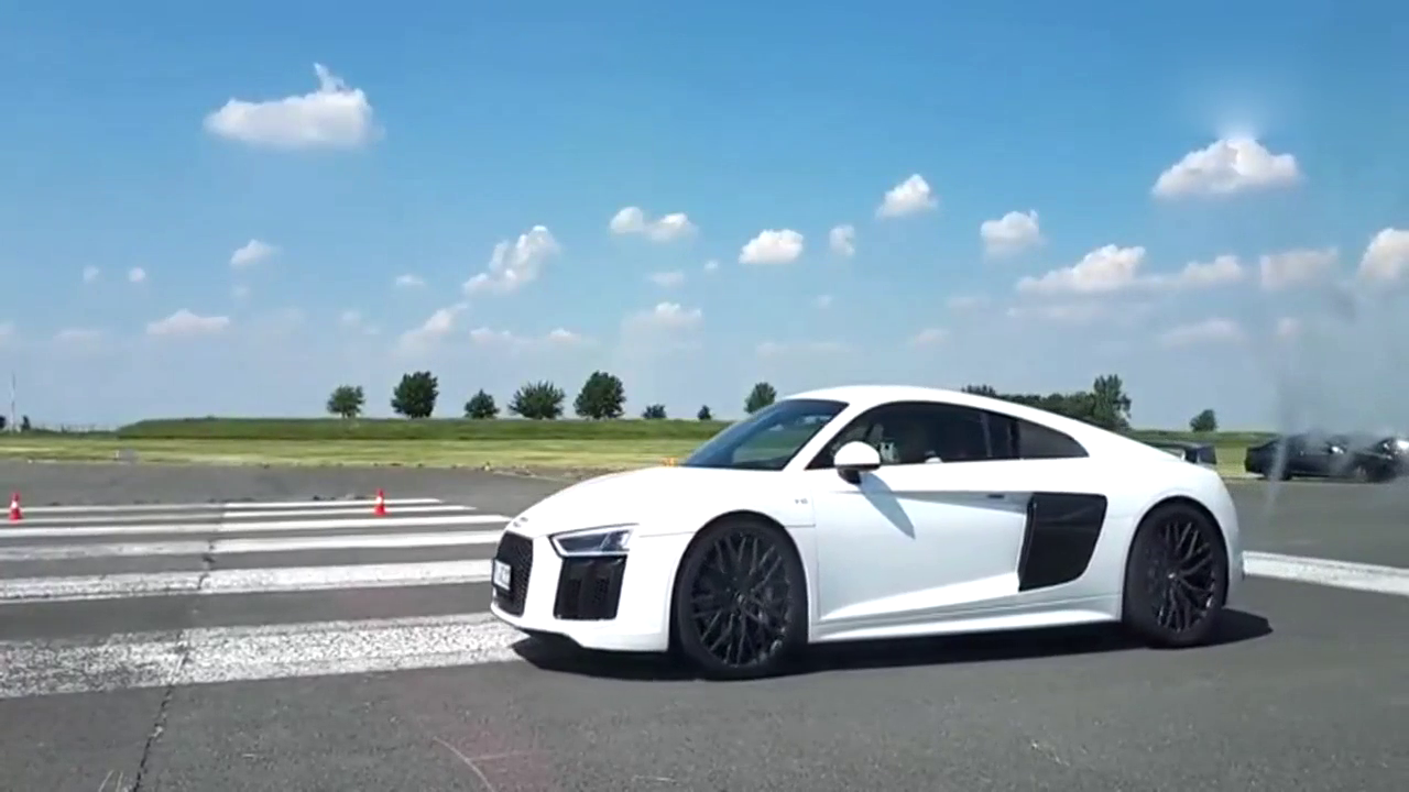 跑车加速赛，尼桑GTR对战奥迪R8，结果是这样的！