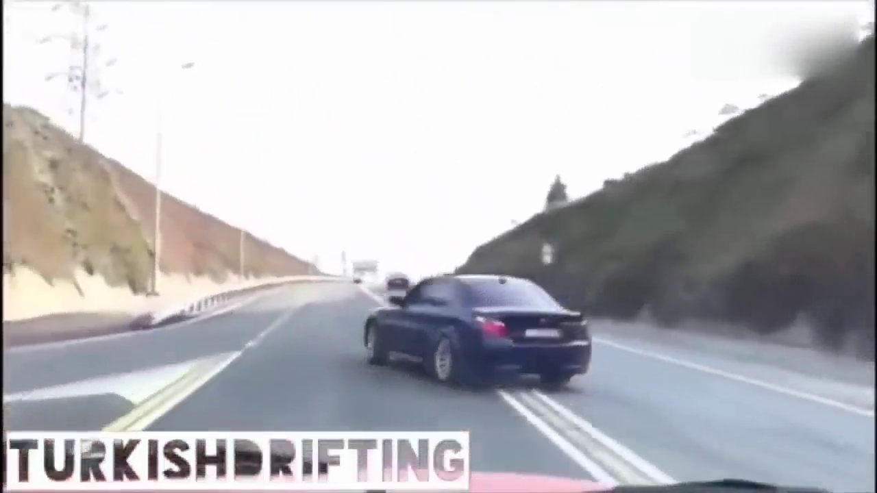 跑车漂移失败后险些悲剧了