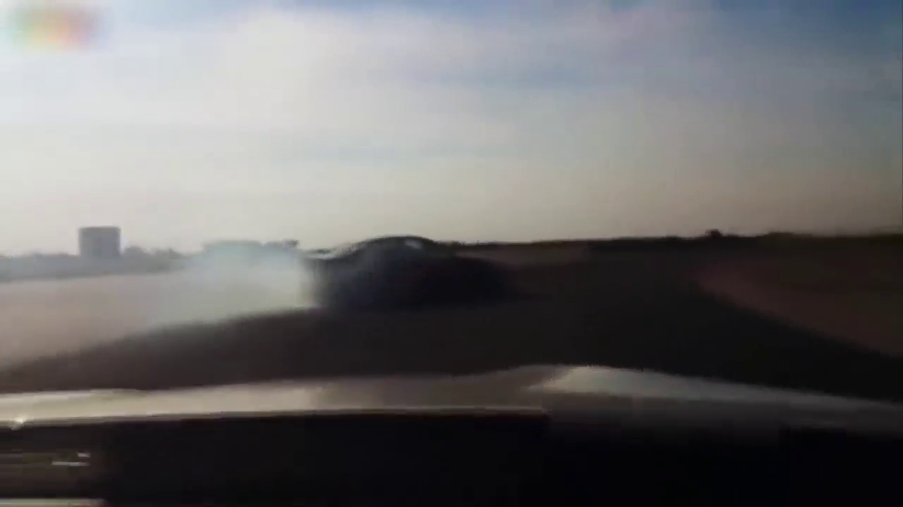 跑车只有这么开才带劲