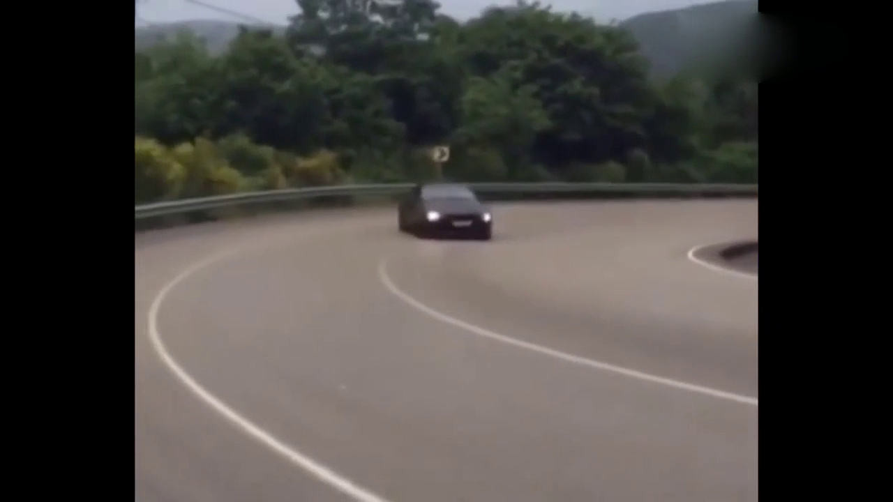 跑车山路炫酷漂移，厉害