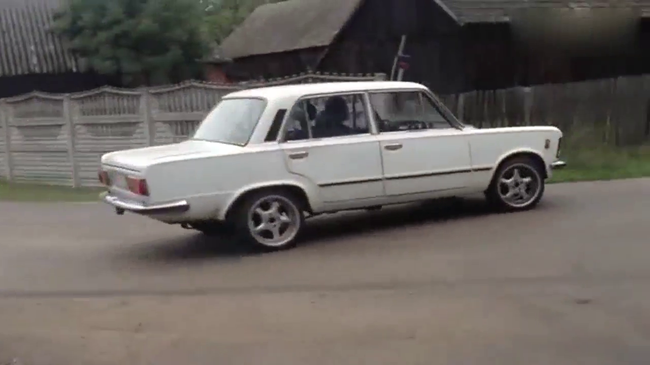 别看这辆车颜值不高，玩漂移不比跑车差 厉害了！