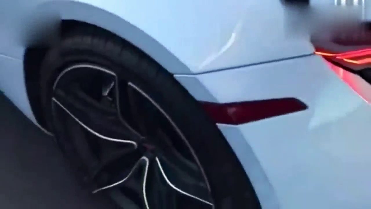 迈凯伦白色超级跑车非常耐看！