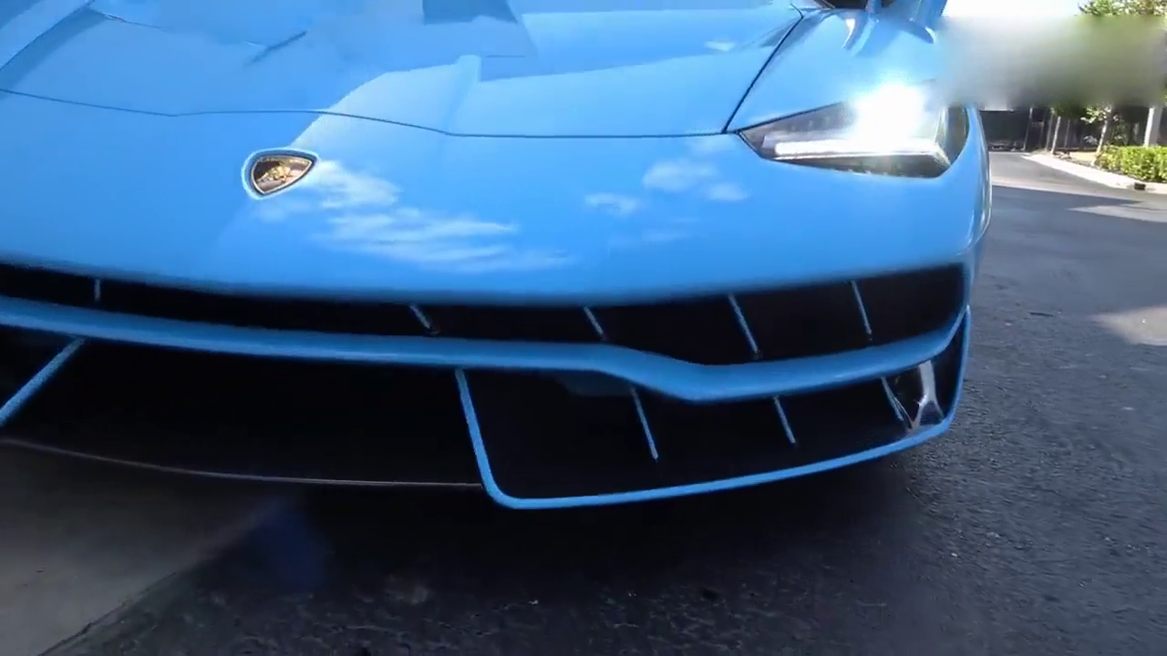 这款兰博基尼才算霸气，看到中控那一刻，才知道什么叫豪华跑车