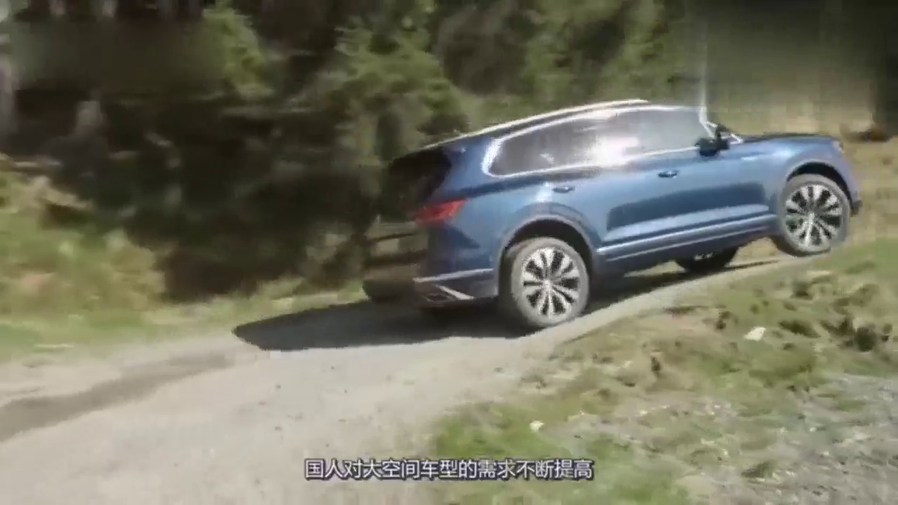 最美旅行车终于来了，标配无框车门，纯进口仅25万，要凉了！