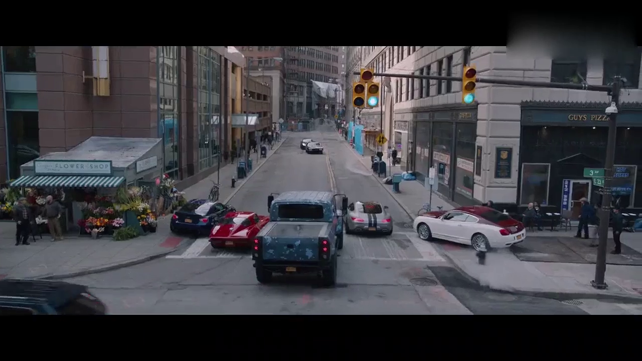 这改装的跑车真牛，5辆车都拉不住