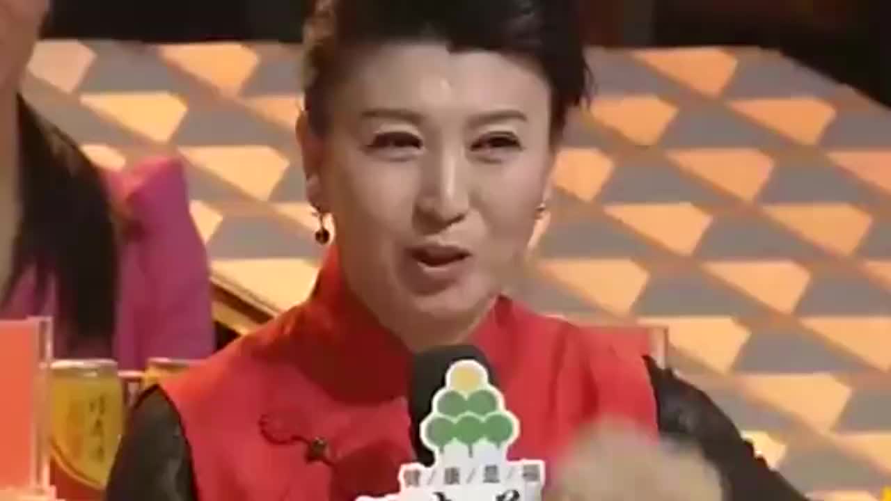 闫学晶梨园春舞台上开嗓唱丑角为选手拉票开嗓惊艳全场