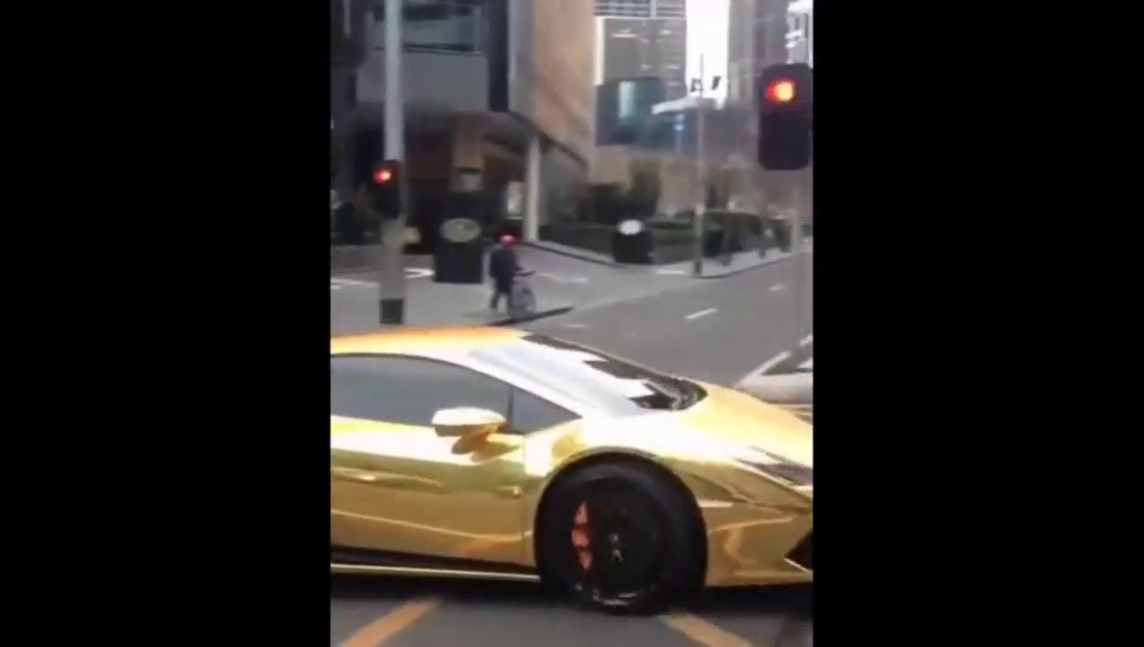 黄金跑车，超级酷