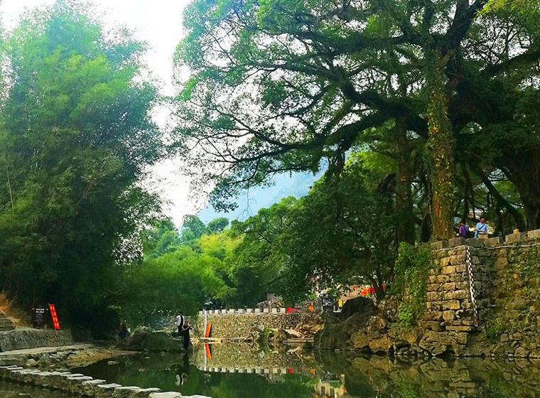 中国十大最美古镇之首，广西黄姚古镇，门票一百，这样进去免费